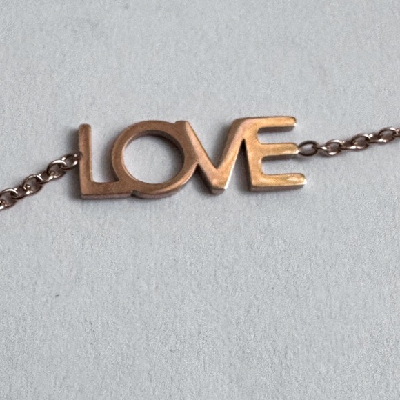 ✨Stunning Rare Maya Brenner Delicate Gold Tone LOVE Bracelet✨ - Picture 11 of 16